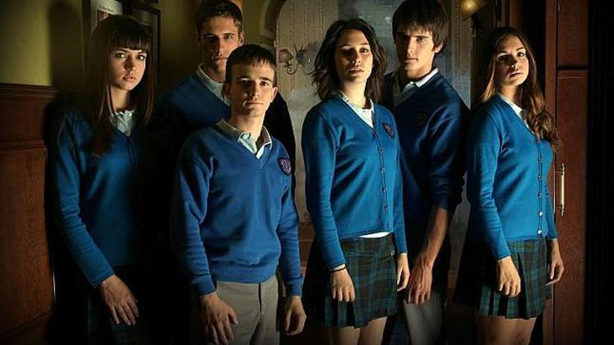 Los jóvenes protagonistas de la serie de Antena 3. / la opinión