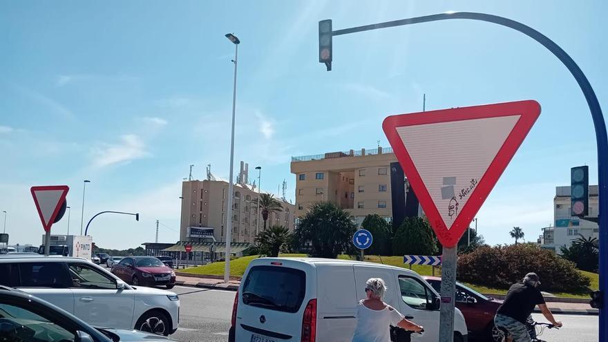Punta Prima de la N-332 en Torrevieja ya tiene los semáforos inteligentes, aunque de momento solo en ámbar