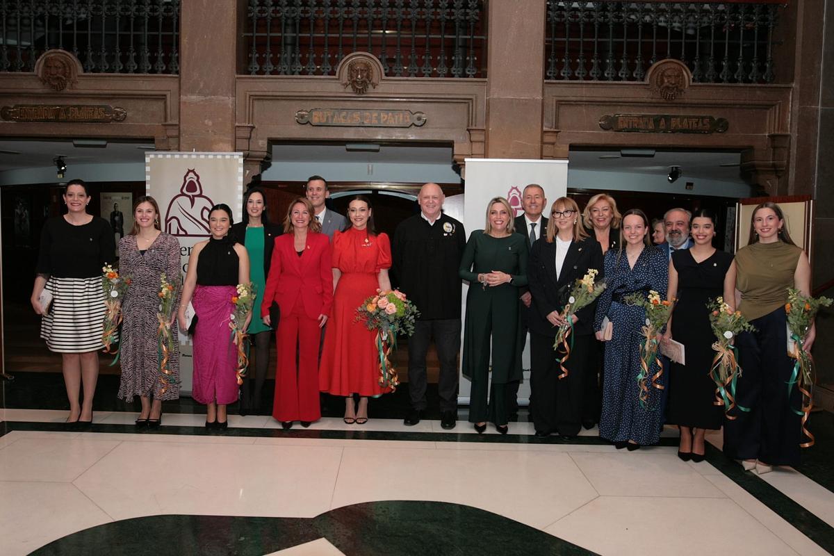 Imagen de familia de los premios Moros d'Alqueria.