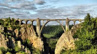Un mirador de ensueño para viajar al pasado ferroviario gallego, a veinte minutos de Santiago