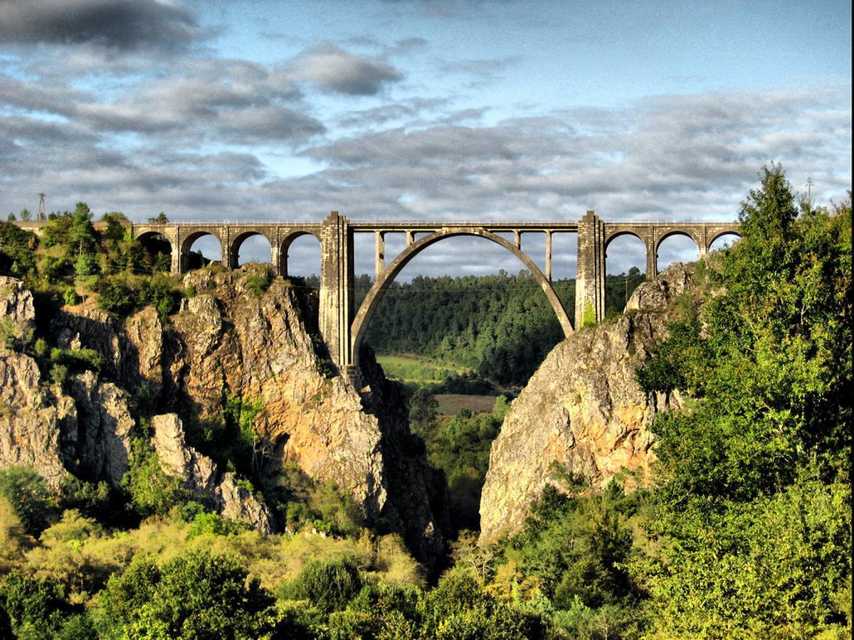 Un mirador de ensueño para descubrir el Puente de Gundián