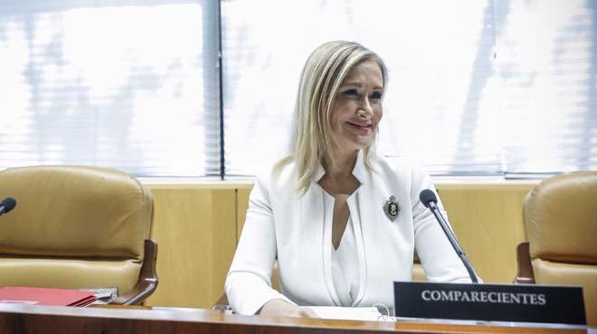 Cifuentes ha demanat que declarin en aquesta comissió els tècnics que van intervenir en les adjudicacions.