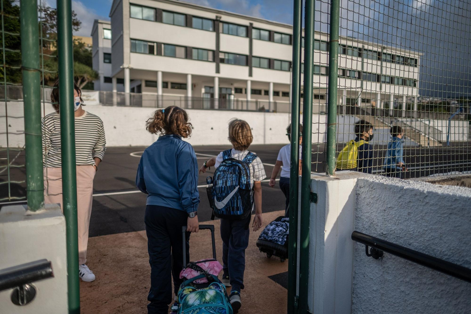 Traslado de los niños del CEIP San Fernando a Tena Artiga