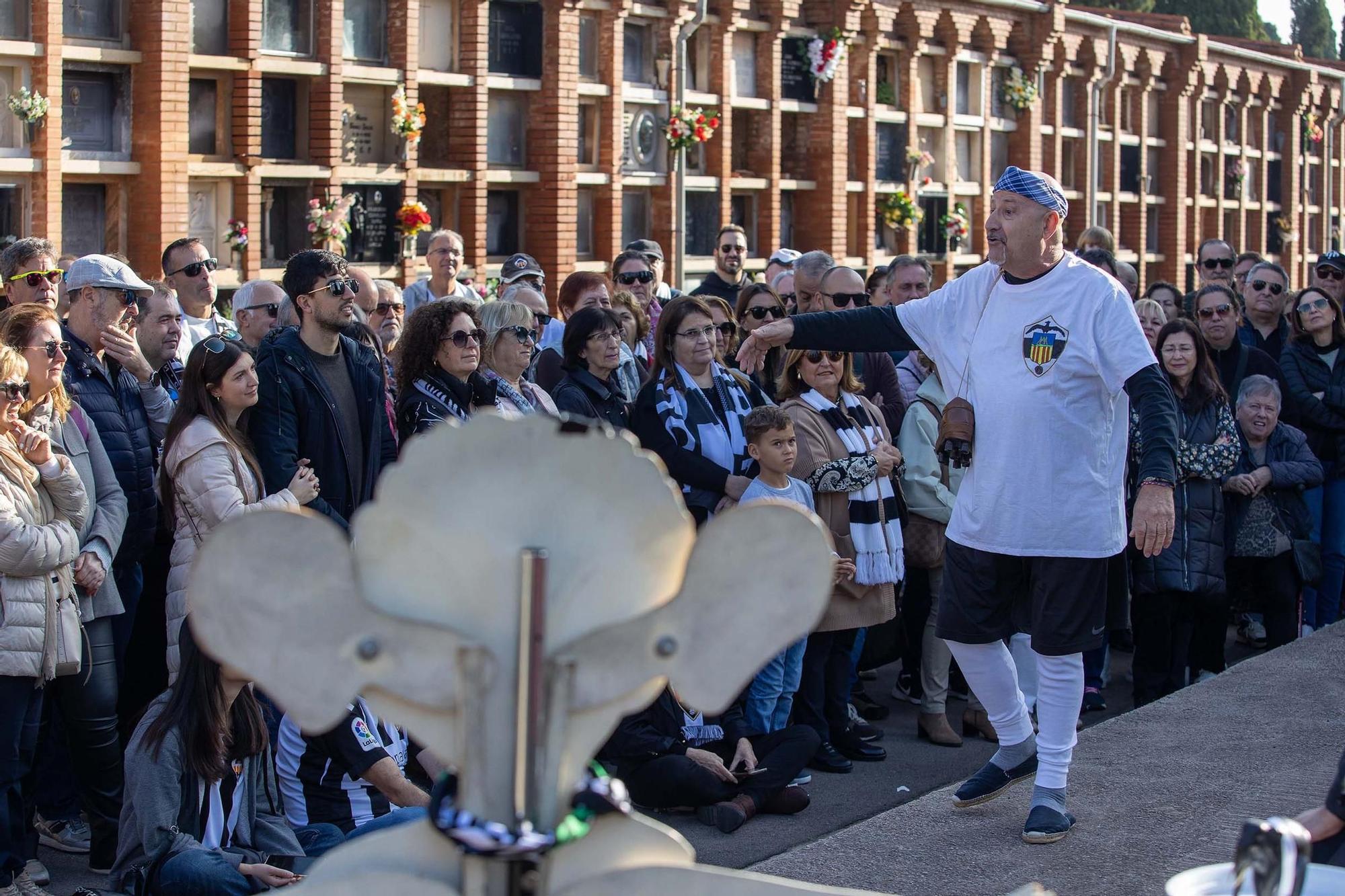 Recreación teatralizada de la historia del CD Castellón en el cementerio de San José