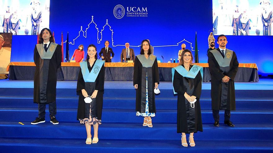 La UCAM celebra la graduación de sus nuevas promociones