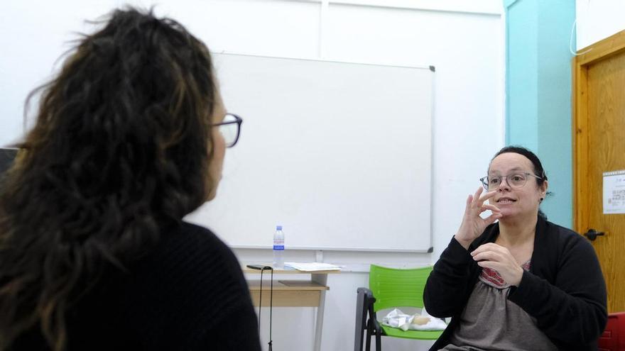 Carolina y Lidia, las dos docentes sordas que reclaman intérpretes