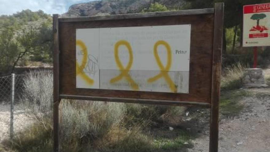 Pintadas del independentismo catalán en el paraje protegido.