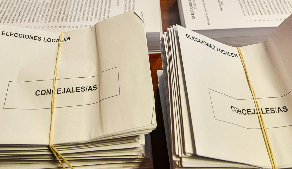 Sobres y papeletas de las elecciones locales, municipales, en Canarias.