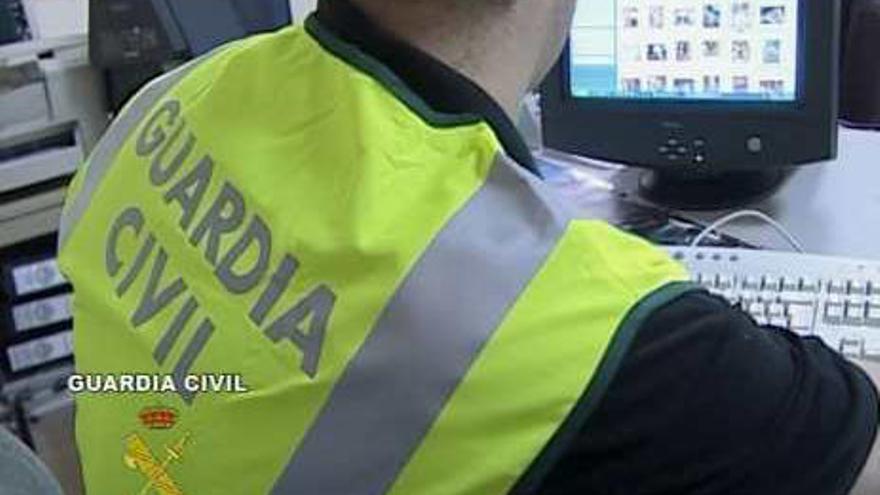 La Guardia Civil detiene a 15 personas acusadas de difundir e intercambiar pornografía infantil