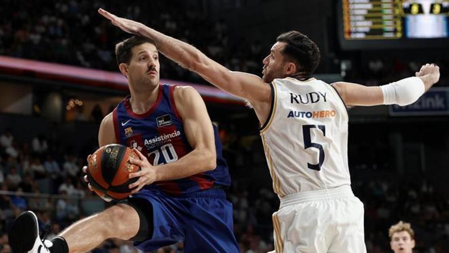 El Real Madrid da el primer golpe a la ACB ganando el &#039;Clásico&#039; al Barça