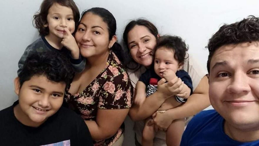Miguel, Ingrid y sus dos hijos, Mateo y Lucas llegaron a la Torre d&#039;en Doménec. Junto a ellos, una tía suya, Silvia; y su hijo, Melvin, que tiene 11 años.