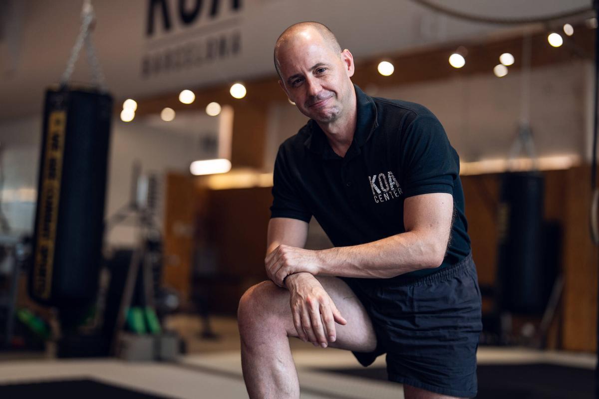 Barcelona. Fito Florensa, entrenador personal y responsable de Koa Center, posa en las instalaciones del centro, en la calle Aragó, durante un reportaje sobre el auge de los entrenadores personales. 16 de julio de 2026. Sociedad. AUTOR: ZOWY VOETEN