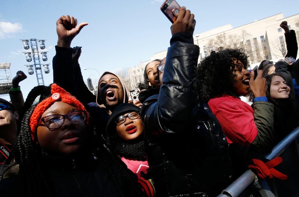 Miles de personas se han manifestado en Washington contra la venta de armas.