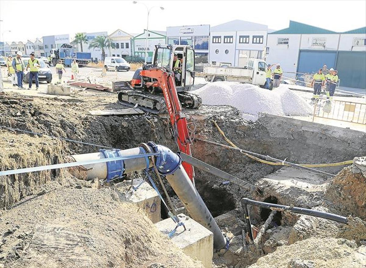 La rotura de una tubería deja Montilla sin agua corriente durante cuatro  días