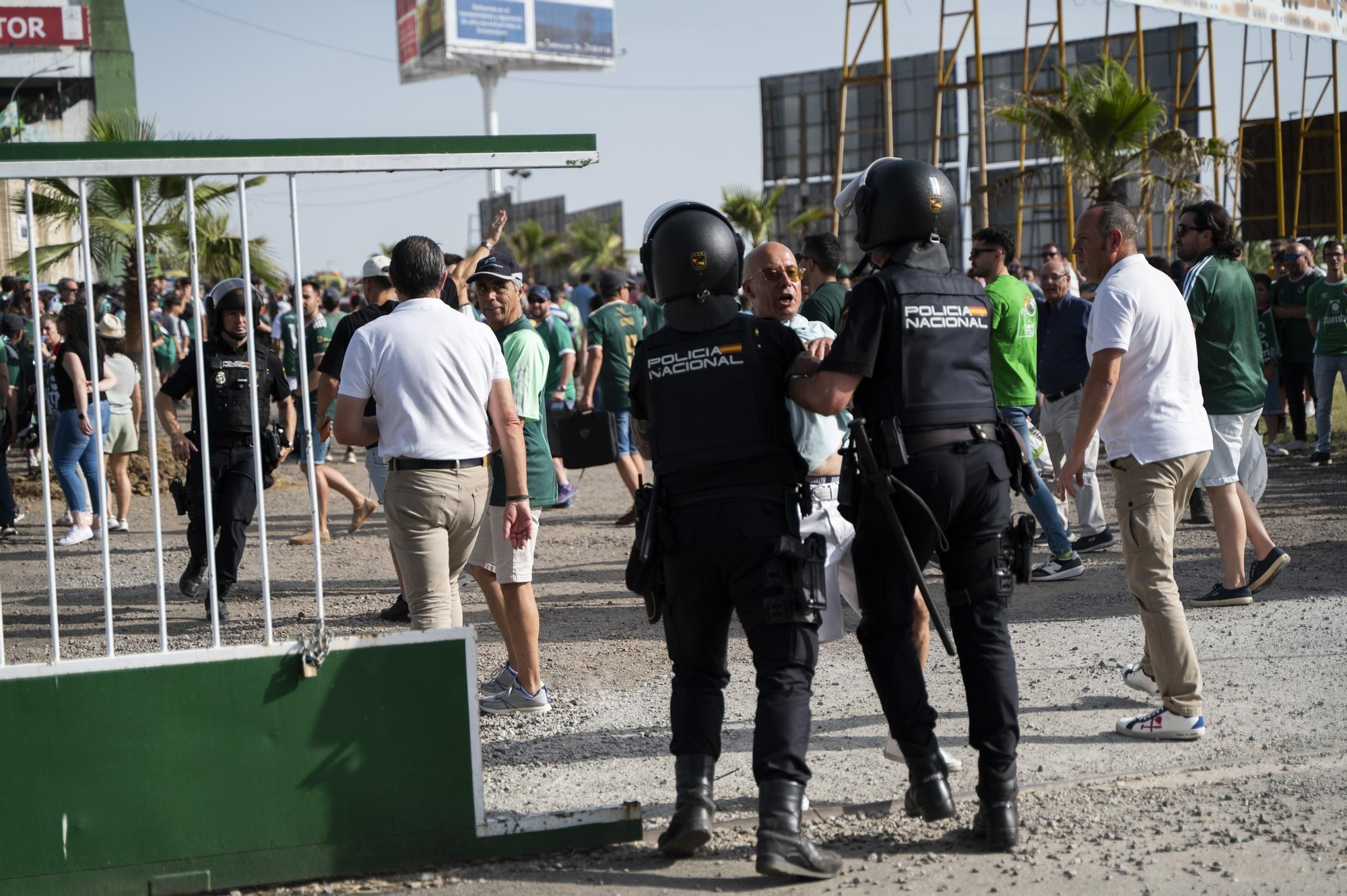 Las imágenes del ambiente en el Príncipe Felipe antes del Cacereño-Estepona