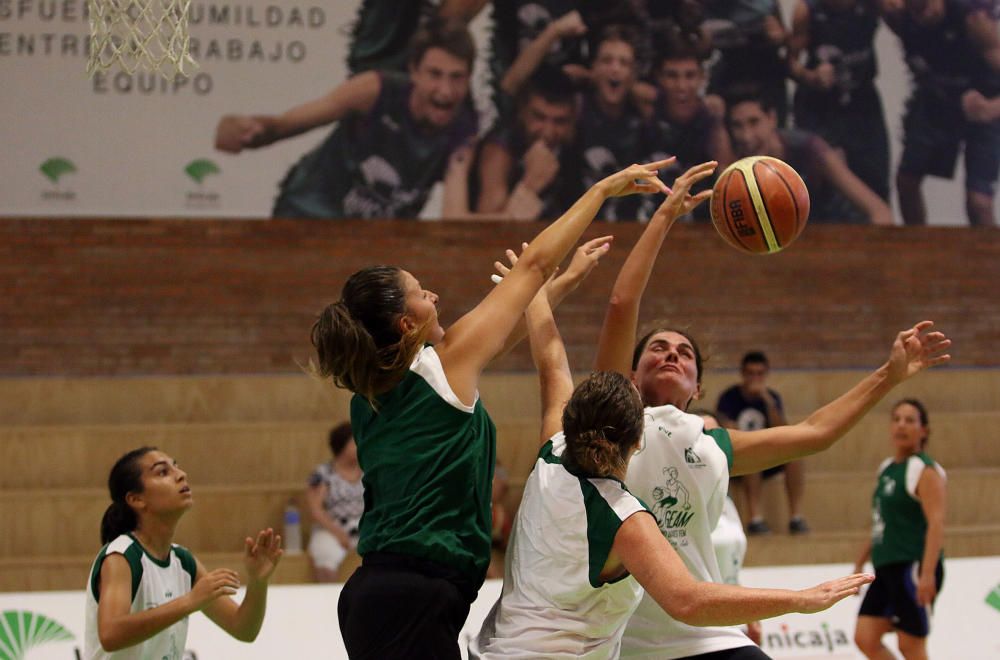 La V edición de la Liga Femenina GEAM arrancó en el Pabellón de Los Guindos de la capital con gran entusiasmo y se prolongará hasta el viernes con más de 200 jugadoras repartidas en 16 equipos