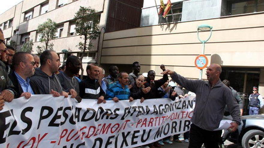 Uns 40 pescadors s&#039;han manifestat a Tarragona