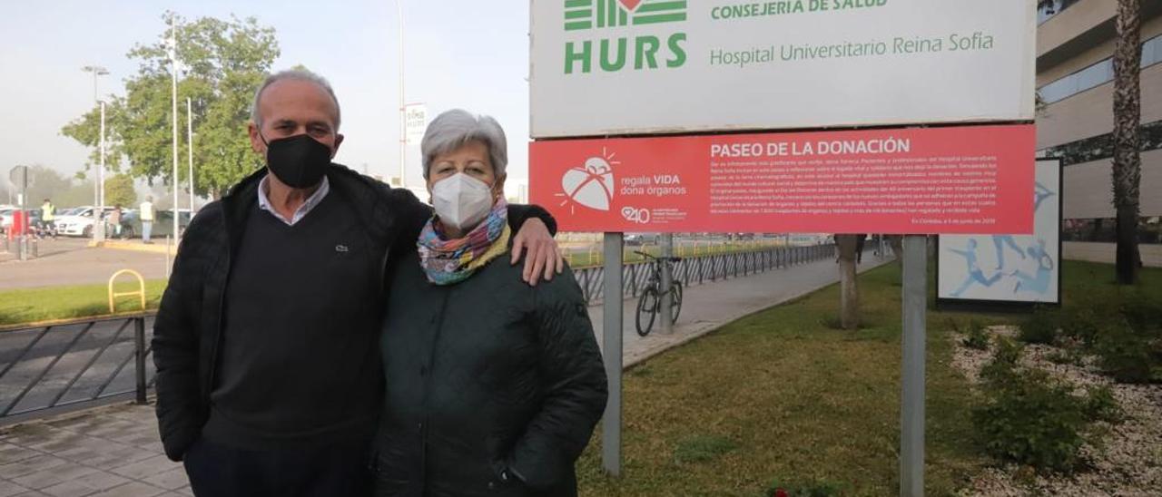 Loli, paciente trasplantada, y José, su marido, cuya donación ha ayudado a otra paciente.