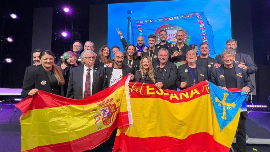 Imagen del equipo español durante el campeonato mundial de peluquería celebrado en París