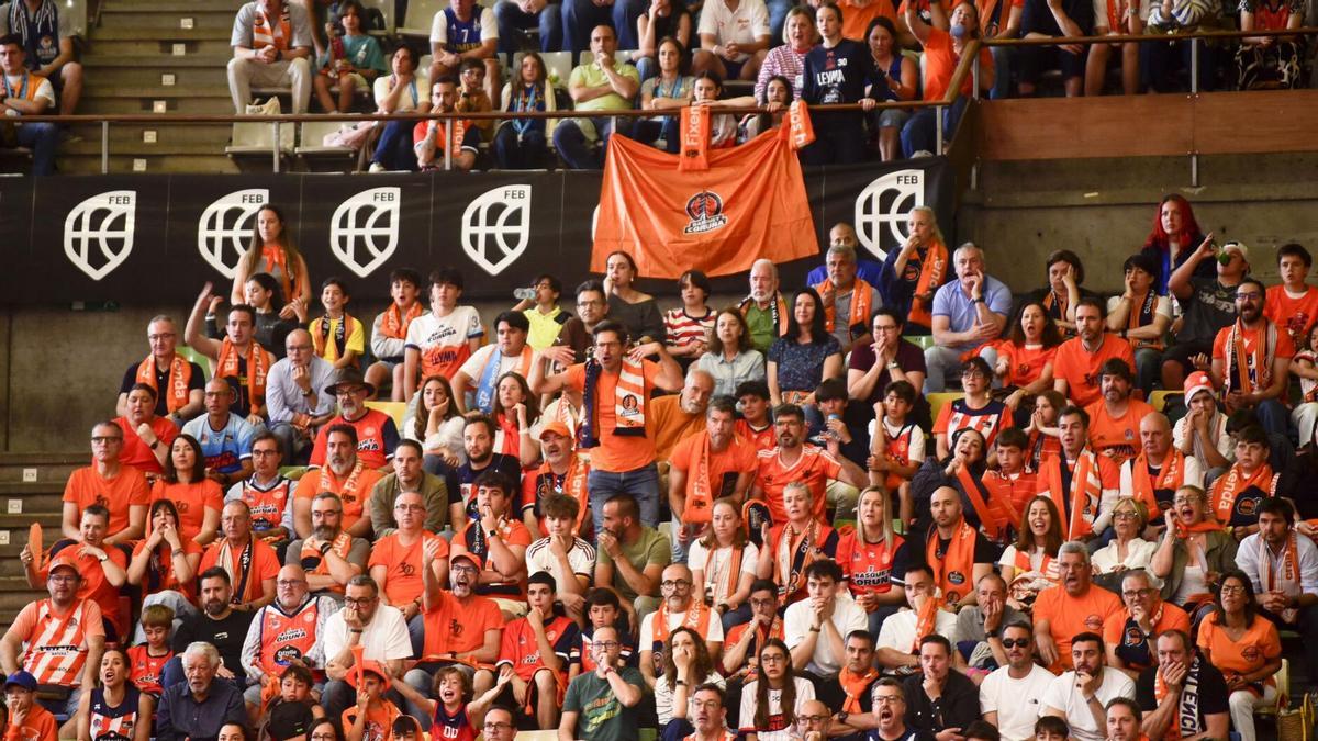 La afición del Leyma en el Coliseum.