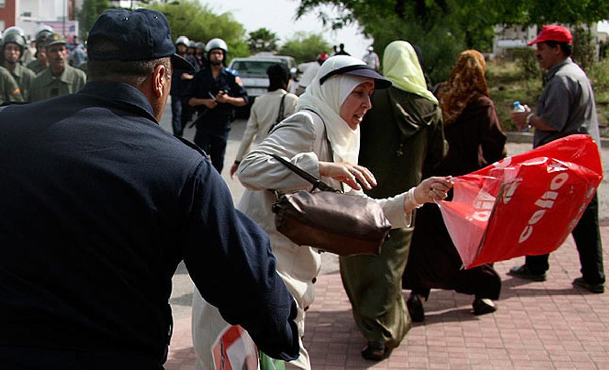La Policia dispersa aquest diumenge a Rabat una manifestació organitzada pel Moviment 20 de Febrer, que demana reformes democràtiques al Marroc