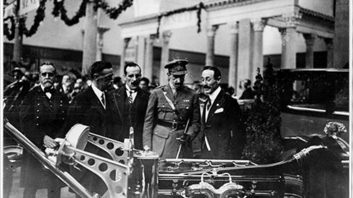 SALON DEL AUTOMOVIL DE BARCELONA. 1924 ALFONSO XIII VISITA EL SALON