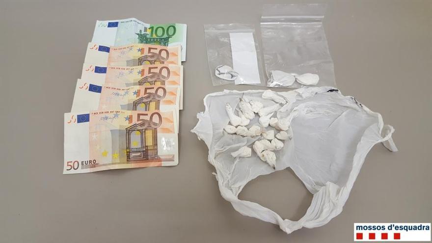 Diners i embolcalls de cocaïna incautats a l&#039;acusat