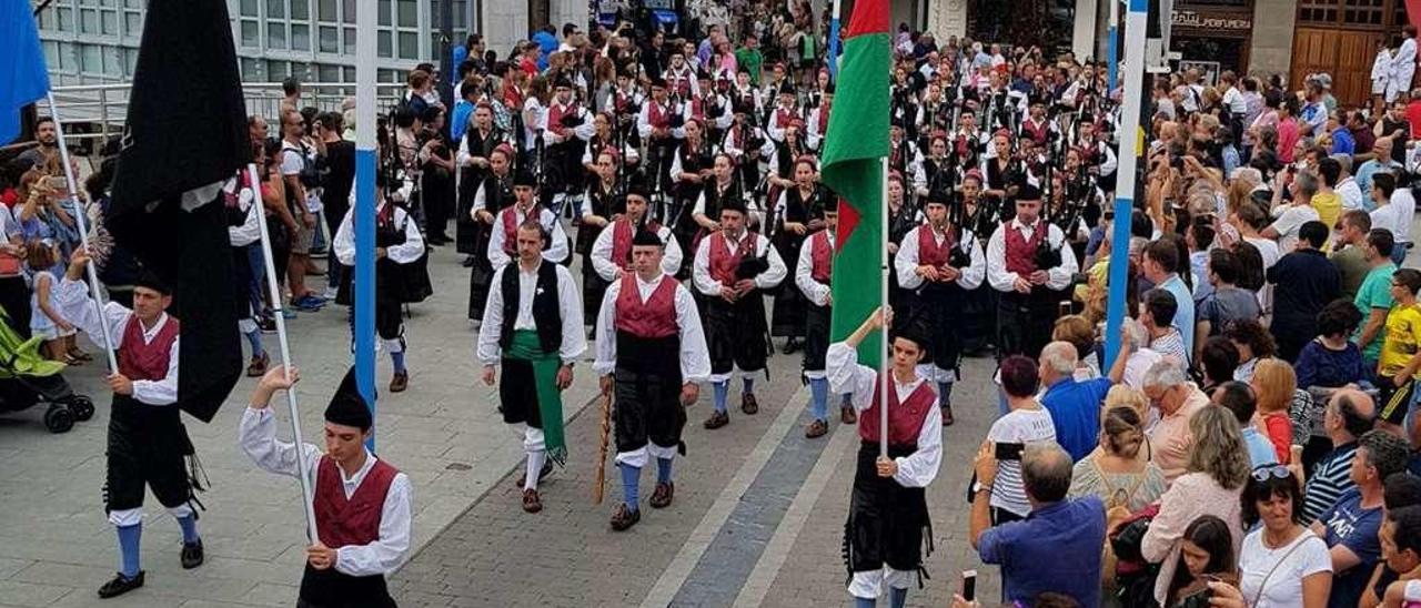 La banda, en el desfile del día del bollu de las fiestas de la Guía, el pasado 3 de septiembre.