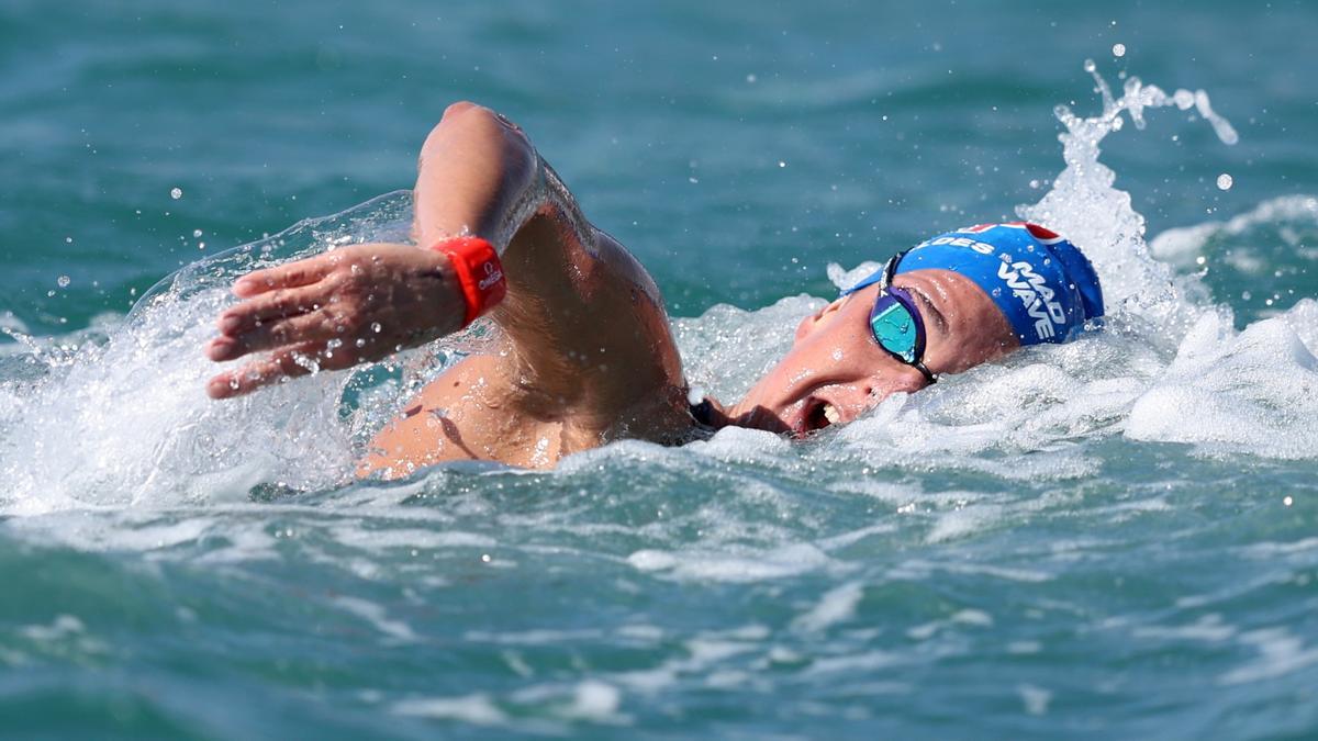 María de Valdés, durante la prueba de 5 kilómetros en aguas abiertas del Mundial de Doha 2024.