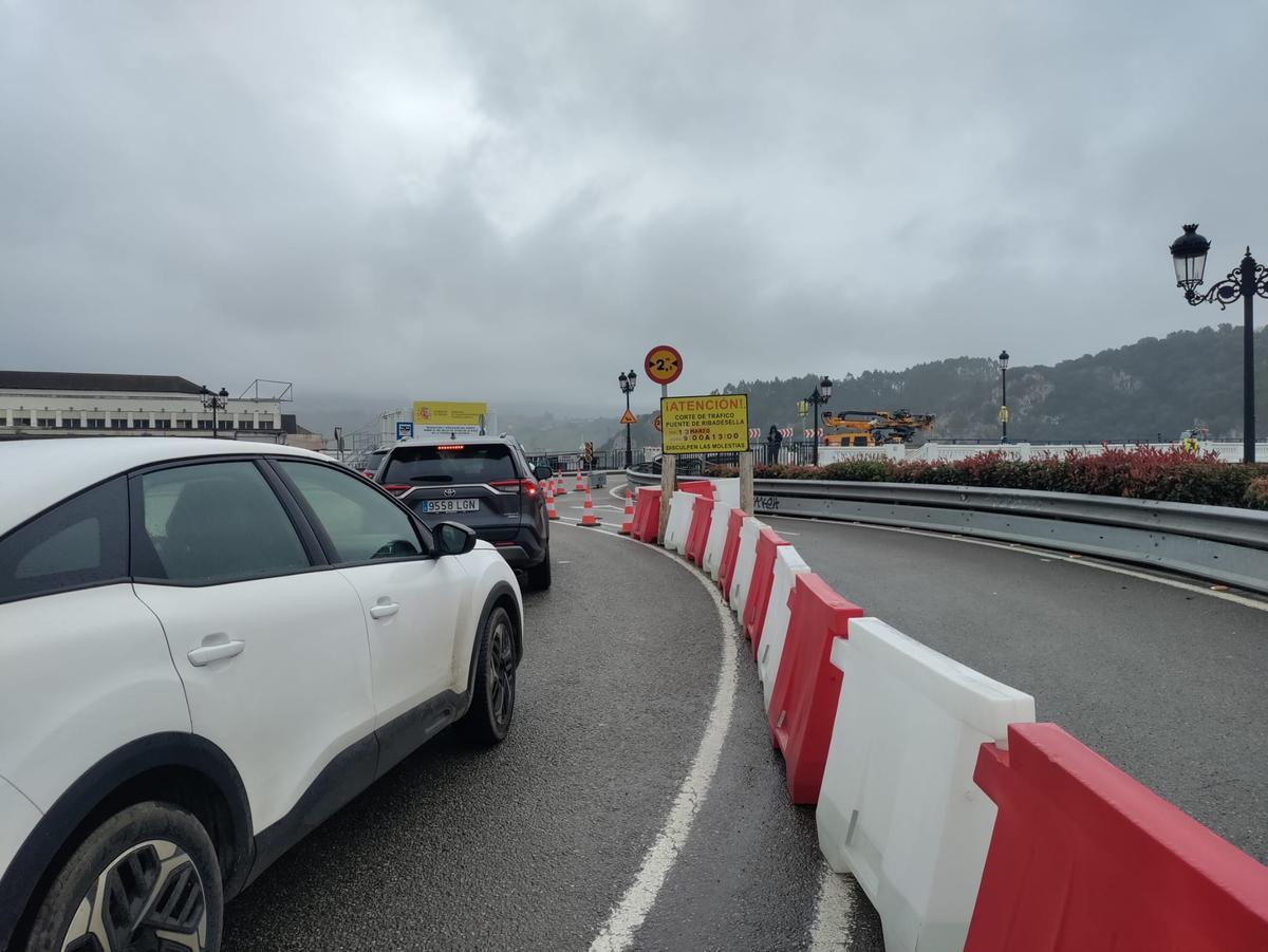 Los vecinos de Ribadesella, de cabeza por las obras del puente