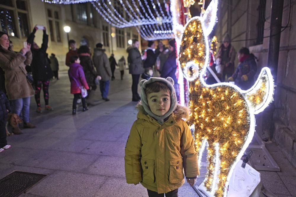 Encendido de luces navideñas en Gijón.