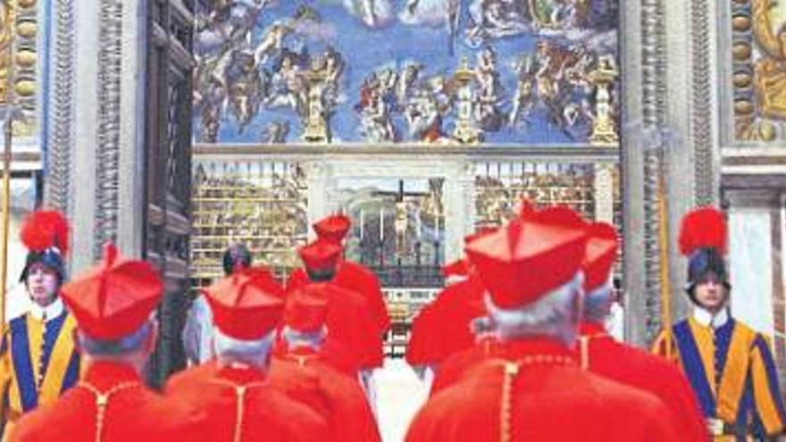 Benedicto XVI  autoriza al colegio cardenalicio a anticipar el cónclave