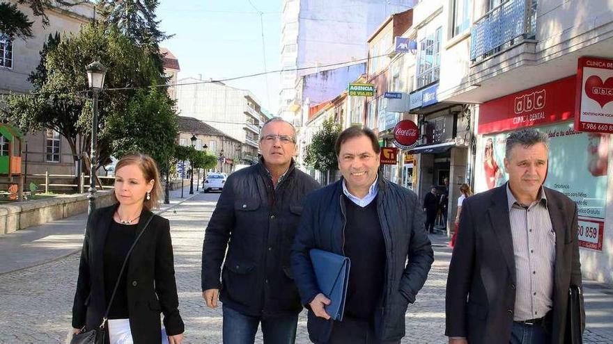 Los ediles del PP: Valado, Novoa, Solla y Sampedro, ayer, tras la rueda de prensa. // A. Hernández