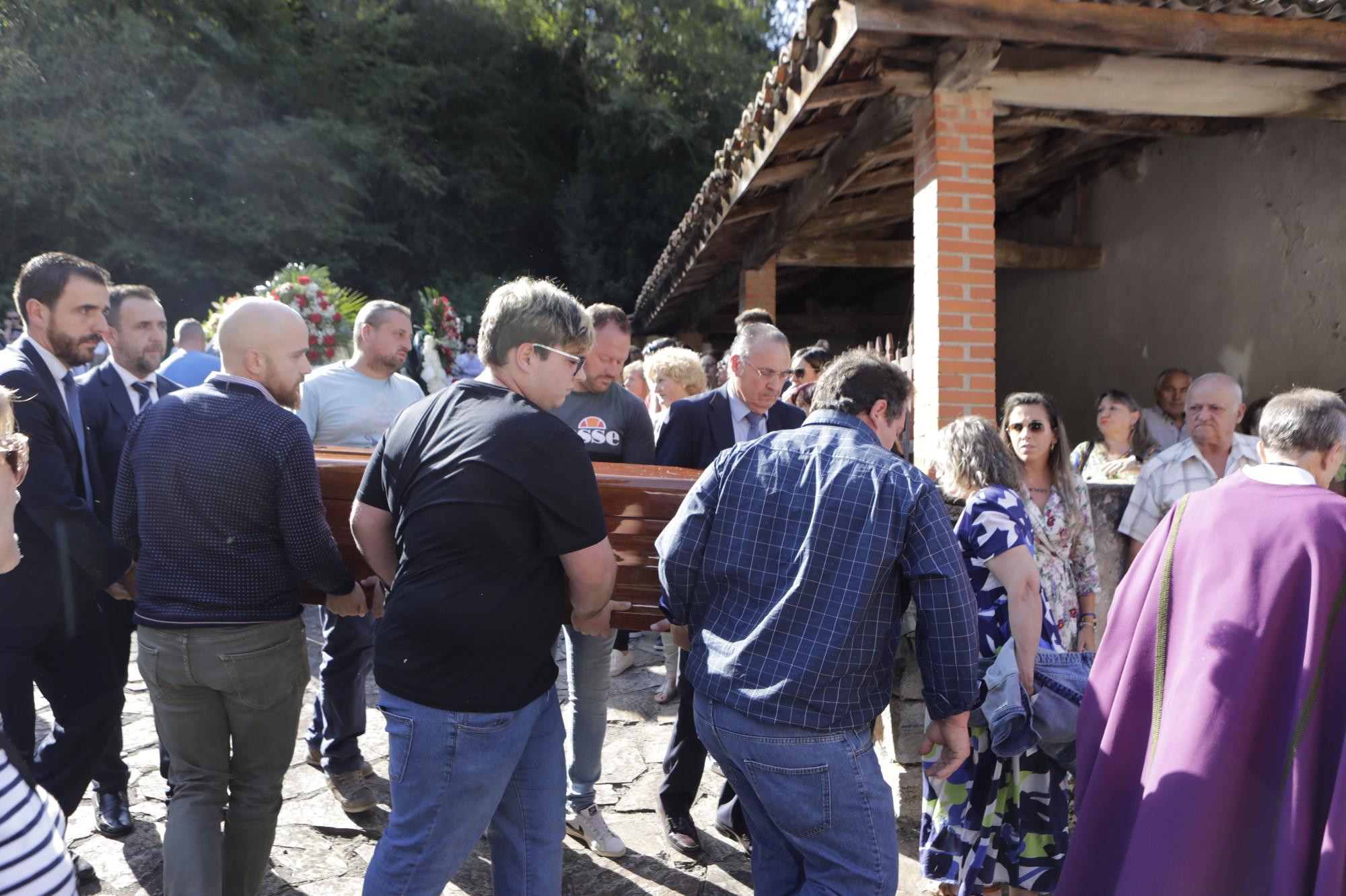 En imágenes: funeral por Juanjo Fernández, fallecido tras chocar con un "kamikaze"