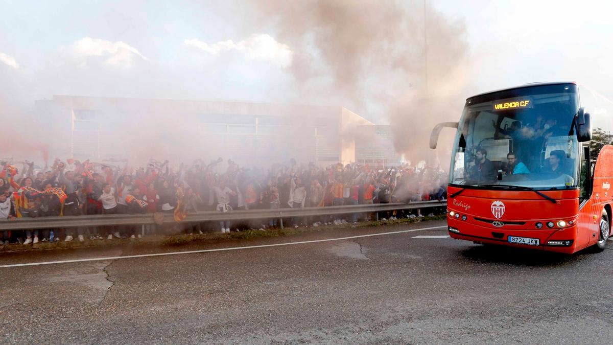 El VCF llega a La Cartuja jaleado por los valencianistas