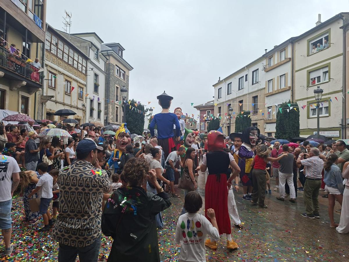 En imágenes: Así fue el chupinazo de las fiestas de Nuestra Señora de la Barca y San Roque En imágenes: Así fue el chupinazo de las fiestas de Nuestra Señora de la Barca y San Roque