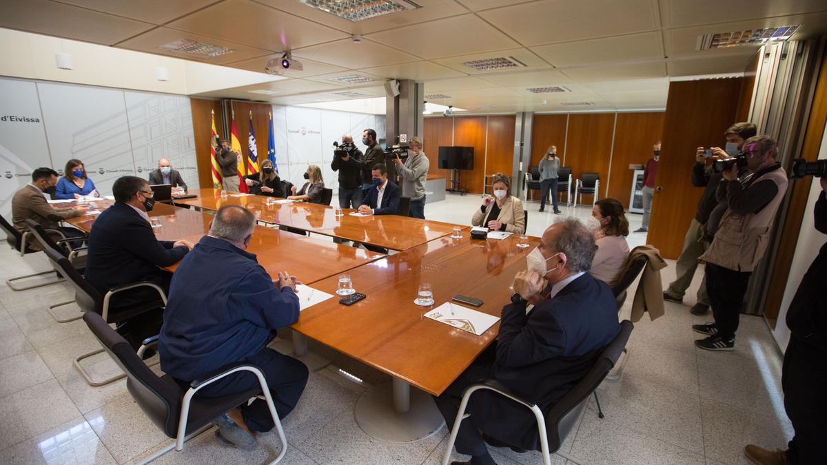 Reunión en el Consell de Ibiza de la Mesa de Diálogo Social.