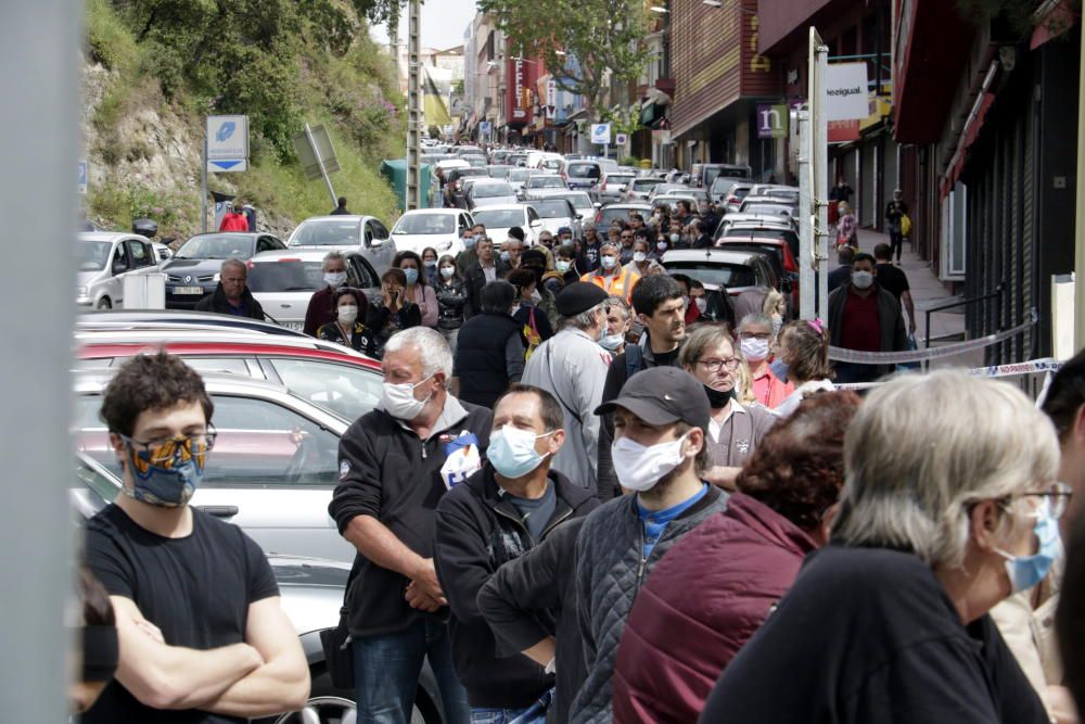 Allau de compradors als estancs del Pertús per l'aixecament de restriccions a França