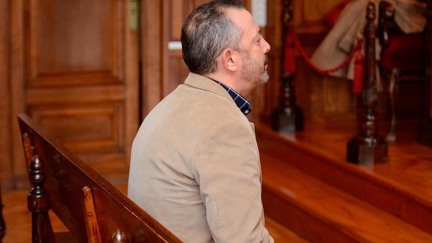 El acusado en el juicio de la Audiencia Provincial de Pontevedra. // Rafa Vázquez