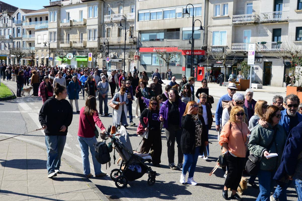 Centenares de personas se manifiestan por el Día de la Mujer Trabajadora en Cangas