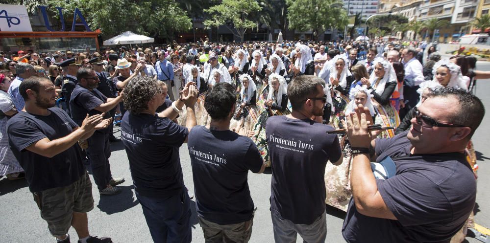 Hogueras 2019: Luceros calienta con la primera mascletà dentro de concurso.