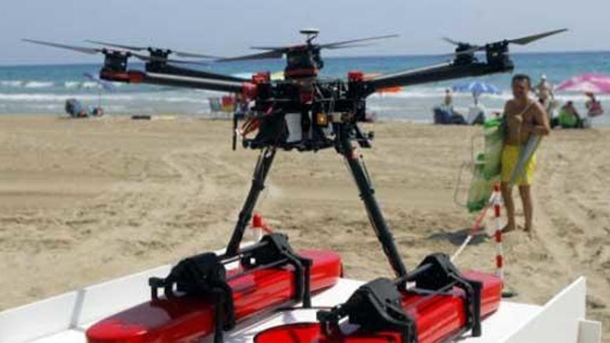 Un dron rescata a un bañista en una playa de Cartagena