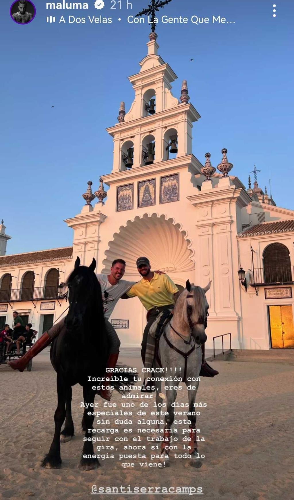 Maluma junto a la ermita de El Rocío