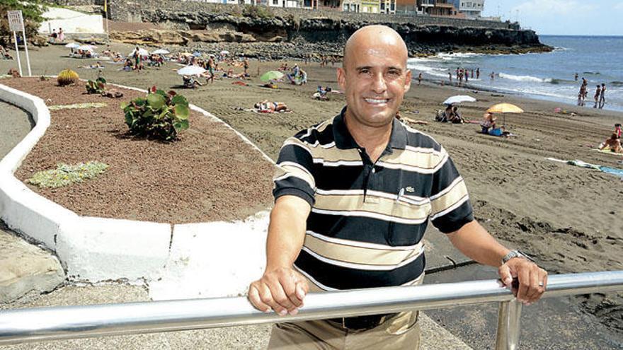 Juan Miguel Melián Alzola, ayer, en la playa de La Garita durante la entrevista.