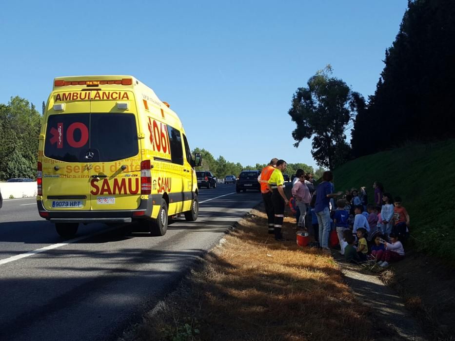 Desalojan un autobús con 52 niños a bordo tras incendiarse su motor