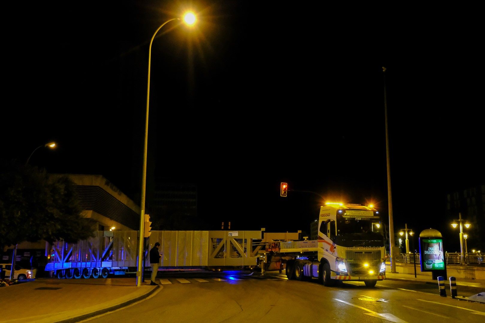 Así ha llegado el nuevo puente del CAC a Málaga