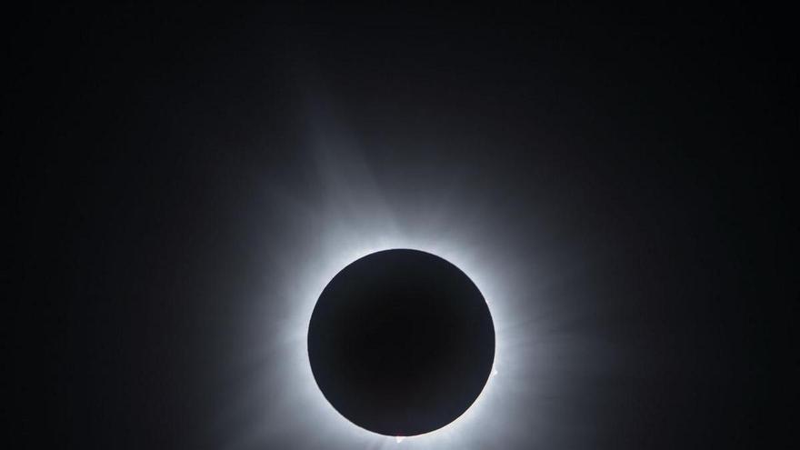 Afundación calienta motores para el eclipse de sol en A Coruña con una exposición de 23 fotografías
