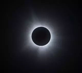 Afundación calienta motores para el eclipse de sol en A Coruña con una exposición de 23 fotografías