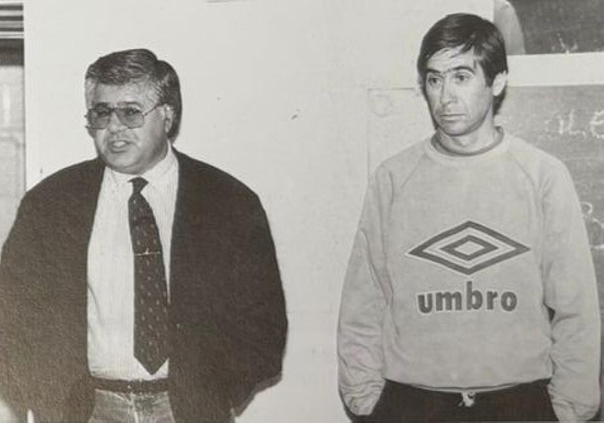 Claudio Ripoll presenta a Julio Cardeñosa a la plantilla, en la temporada 1991-92.