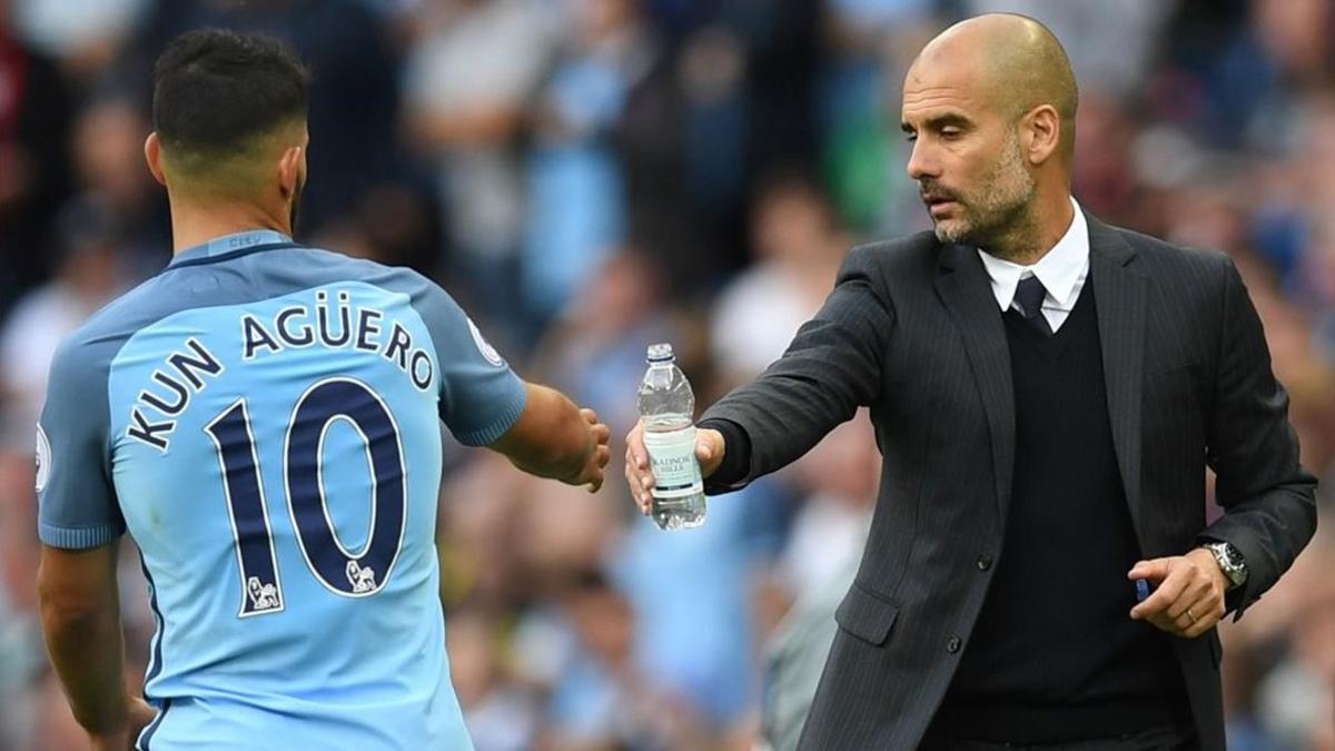 Agüero y Guardiola, en el primer partido del City frente al Sunderland.